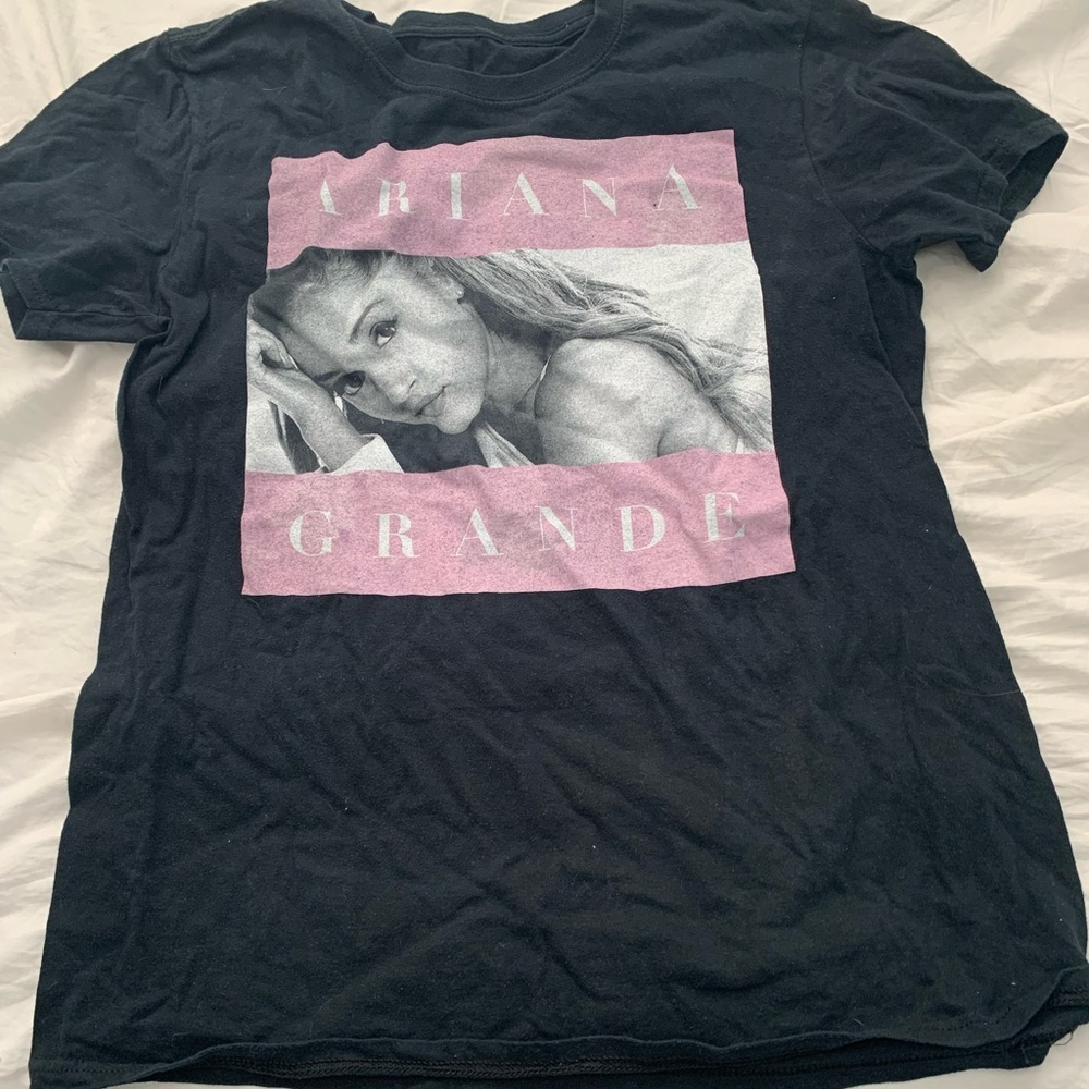 Black Ariana Grande T-Shirt